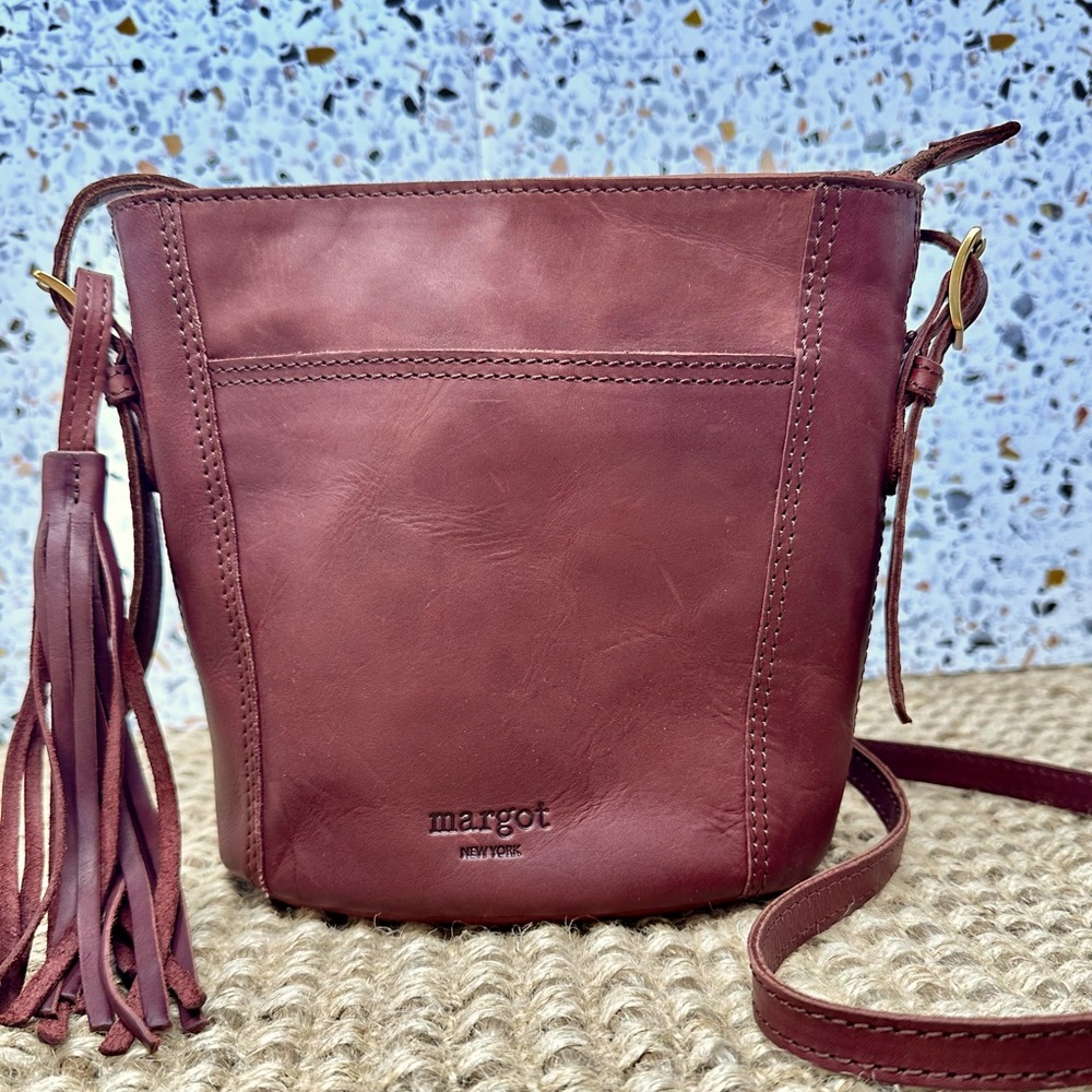 Margot New York Sm Iris Bucket Crossbody Bag. Burgundy Leather